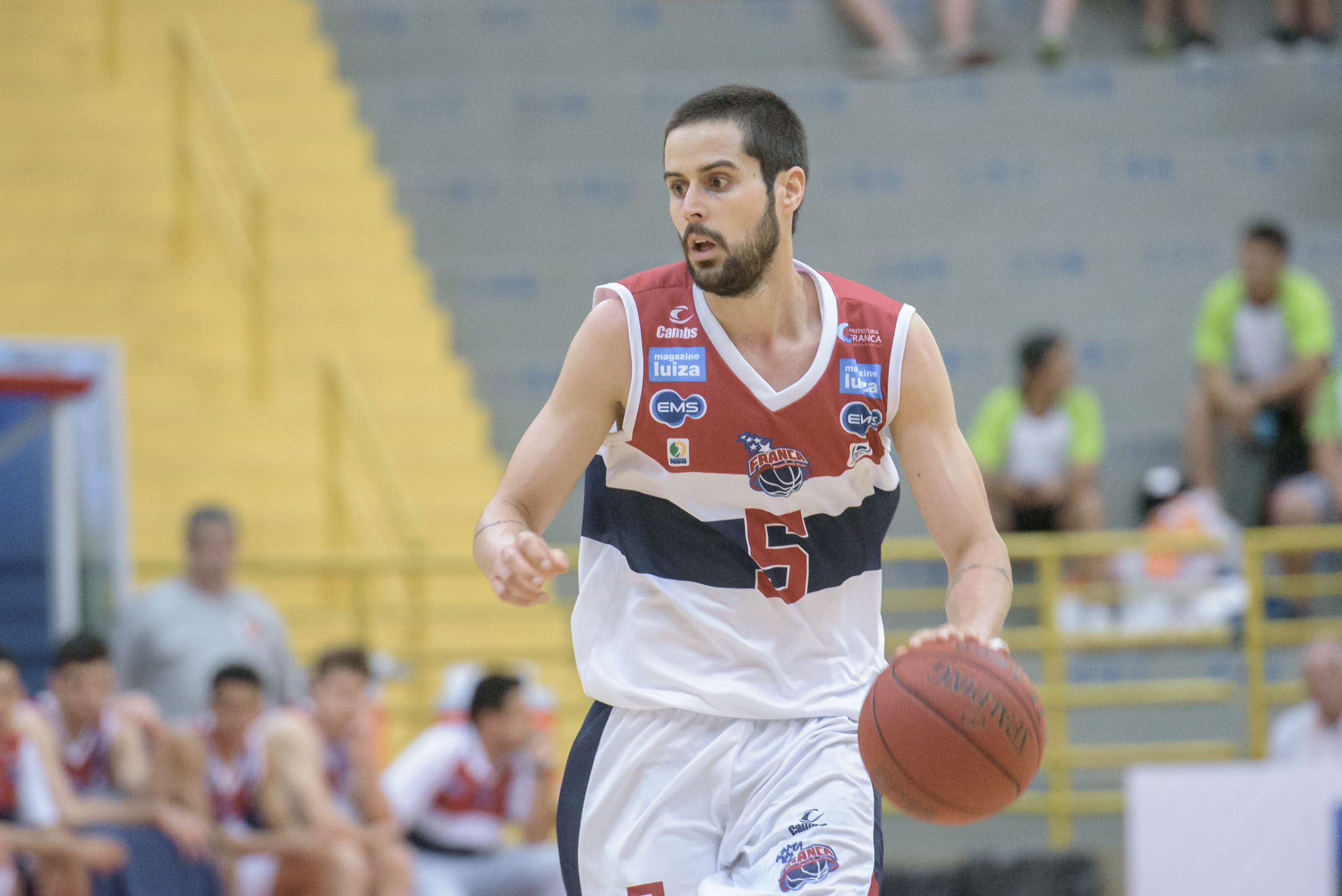 Equipe francana tenta sua quinta vitória no NBB 8 (Foto: Newton Nogueira)